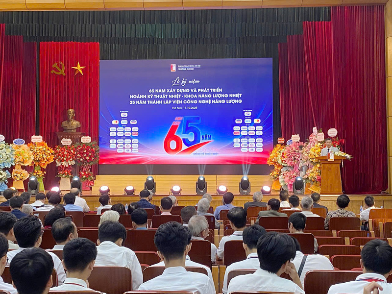TS. Lê Đức Dũng - Trưởng khoa Năng lượng nhiệt, Trường Cơ khí - Đại học Bách khoa Hà Nội chia sẻ tại buổi lễ.
