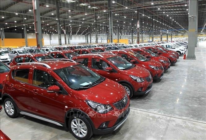 Doanh số bán ô tô trong nước đã tăng trở lại sau hai tháng sụt giảm liên tiếp.Ảnh: TTXVN