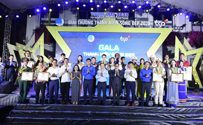 Ban tổ chức vinh danh 20 gương "Thanh niên sống đẹp" năm 2025