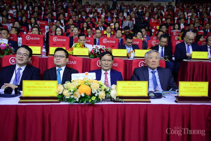 Lãnh đạo Đảng, Nhà nước tham dự hội nghị.