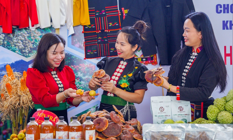 Cơ hội tiêu thụ nông sản Tây Bắc và Sơn La (Ảnh: Công Luận)