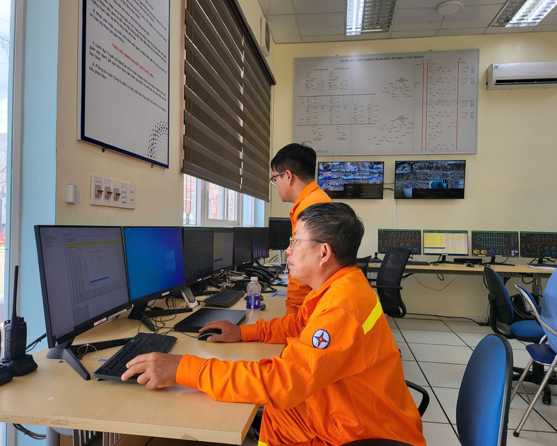 Trong 9 tháng đầu năm, EVNNPT đã đảm bảo truyền tải điện an toàn, liên tục cho đất nước