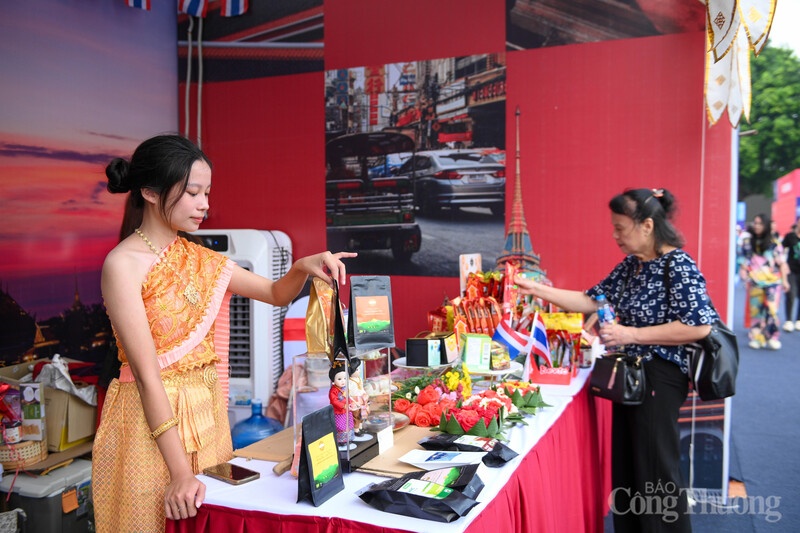 Các sản phẩm đặc trưng của "xứ chùa vàng" được giới thiệu đến công chúng Thủ đô.