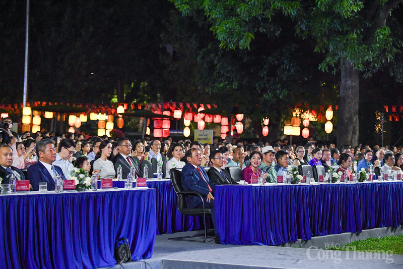 Tham dự lễ bế mạc, có Bộ trưởng Bộ Văn hóa, Thể thao và Du lịch (VHTTDL) Nguyễn Văn Hùng; Thứ trưởng Thường trực Bộ VHTTDL Lê Hải Bình; Thứ trưởng Bộ Ngoại giao Ngô Lê Văn; Phó Chủ tịch UBND TP. Hà Nội Nguyễn Mạnh Quyền và đại diện các đoàn ngoại giao, tổ chức quốc tế tại Việt Nam…