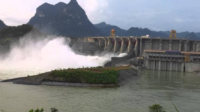 Từ 16h chiều 12/10, hồ thủy điện Tuyên Quang sẽ đóng tiếp 1 cửa xả đáy. Ảnh: EVN.
