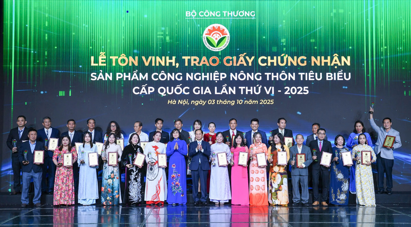 Bộ Công Thương tổ chức tôn vinh và trao giấy chứng nhận sản phẩm công nghiệp nông thôn tiêu biểu cấp quốc gia năm 2025. Ảnh: Nam Nguyễn