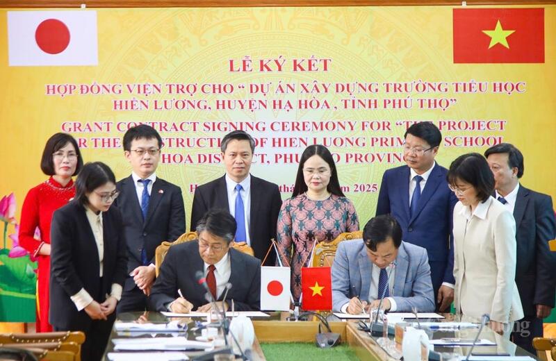 Nhằm hỗ trợ khắc phục hậu quả bão Yagi, Đại sứ quán Nhật Bản tại Việt Nam đã tài trợ hơn 5 tỷ đồng để xây dựng mới lớp học và các hạng mục phụ trợ tại Trường Tiểu học Hiền Lương, tỉnh Phú Thọ (tháng 3/2025).