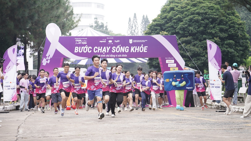 Sinh viên Đại học Ngân hàng tham gia chương trình, bước chạy sống khỏe