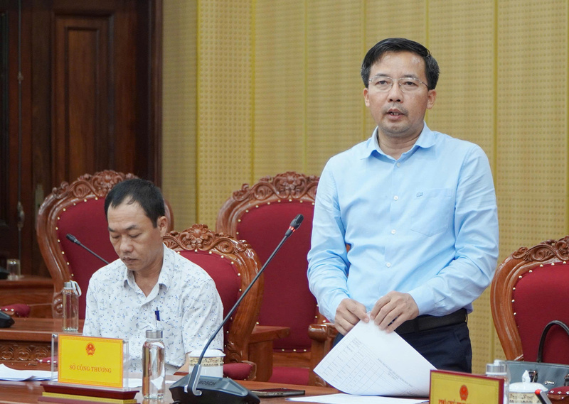 Ông Nguyễn Thanh Mân, Giám đốc Sở Công Thương cho biết, hiện tại đã có 14 doanh nghiệp tiêu biểu của tỉnh Quảng Ngãi đăng ký tham gia hội chợ. Ảnh: Nguyễn Dương