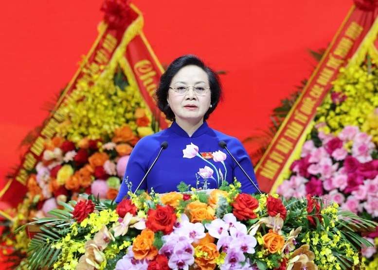 Bộ trưởng Bộ Nội vụ Phạm Thị Thanh Trà công bố quyết định của Bộ Chính trị chỉ định Đoàn đại biểu Đảng bộ Chính phủ dự Đại hội đại biểu toàn quốc lần thứ XIV của Đảng, chiều 13/10 - Ảnh: VGP/Nhật Bắc