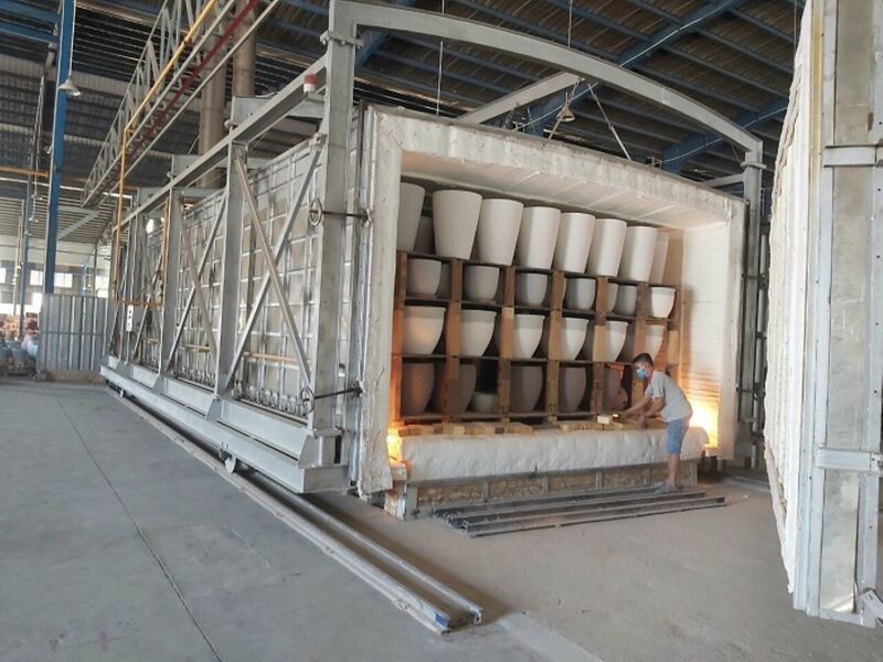 Công nghệ lò gas cải tiến giúp môi trường xanh tại làng nghề Gốm Bát Tràng. Ảnh: SCT