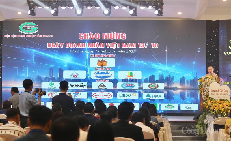 Chương trình gặp mặt chào mừng ngày Doanh nhân Việt Nam (13/10). Ảnh: Hiền Mai.