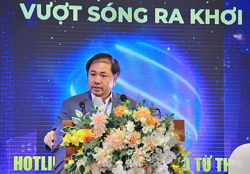 Ông Trần Việt Anh - Chủ tịch Công ty Cổ phần KCN Sài Gòn - Nhơn Hội bày tỏ tâm tư nguyện vọng, đóng góp nhiều ý kiến cho sự phát triển chung của địa phương. Ảnh: Hiền Mai.