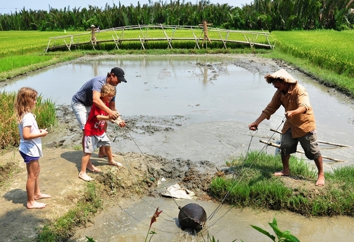 Du lịch cộng đồng hấp dẫn khách du lịch. Ảnh minh họa