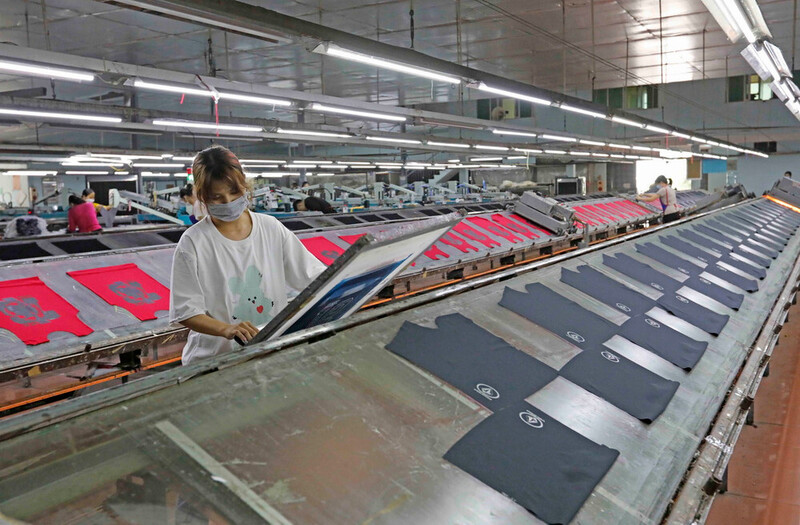 Hoạt động sản xuất tại Công ty TNHH in và may mặc An Phú, Yên Mỹ, Hưng Yên. Ảnh: Trần Việt