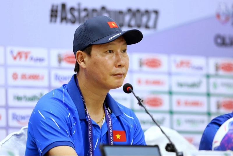 Huấn luyện viên Kim Sang Sik đặt niềm tin vào việc đội tuyển Việt Nam giành chiến thắng trước Nepal. Ảnh: Tâm Minh