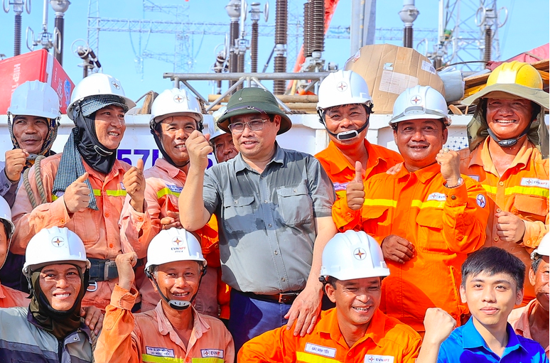 Thủ tướng Chính phủ kiểm tra, động viên lực lượng thi công đường dây 500kV mạch 3