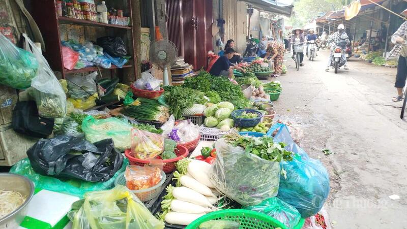 Tuy nhiên, mặt hàng này khá thưa thớt khách mua tại chợ dân sinh.