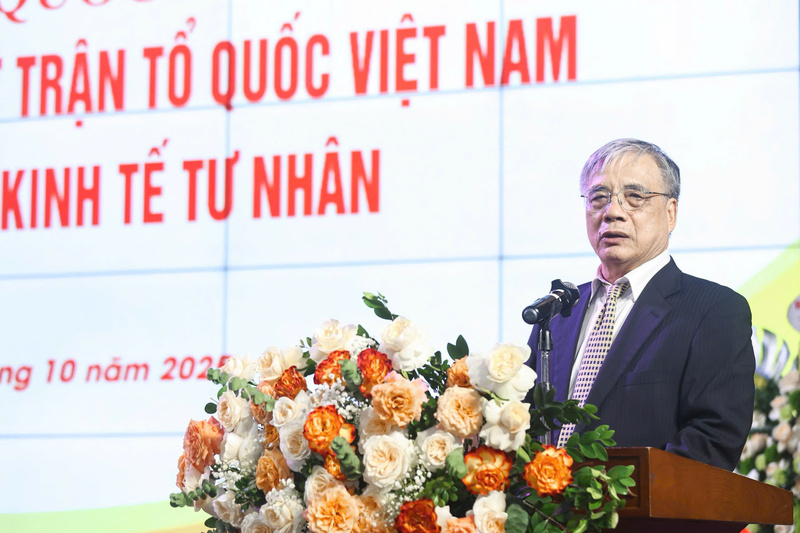 PGS.TS Trần Đình Thiên phát biểu tại hội thảo - Ảnh: Quang Vinh