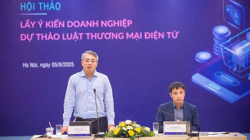 Cục Thương mại điện tử và Kinh tế số (Bộ Công Thương) phối hợp cùng VCCI tổ chức Hội thảo lấy ý kiến doanh nghiệp về Dự thảo Luật Thương mại điện tử. Ảnh: VOV.