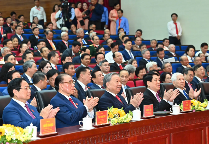 Tổng Bí thư Tô Lâm và các đồng chí lãnh đạo, nguyên lãnh đạo Đảng, Nhà nước, bộ, ngành Trung ương và TP. Hồ Chí Minh dự Đại hội đại biểu Đảng bộ TP. Hồ Chí Minh lần thứ I nhiệm kỳ 2025-2030.