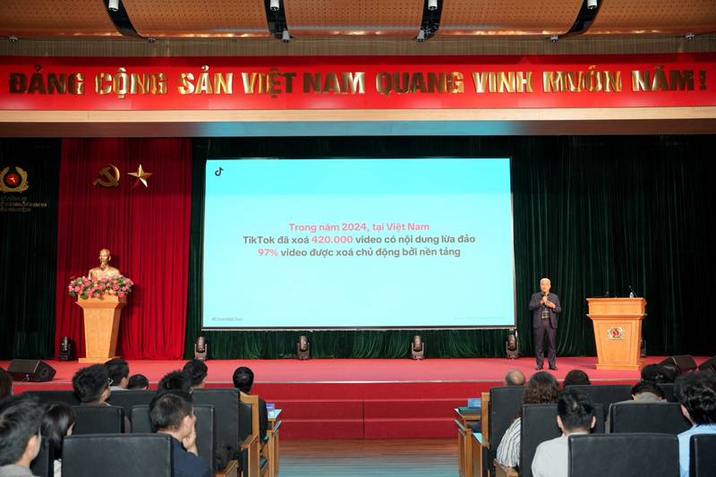 Ông Nguyễn Lâm Thanh - đại diện TikTok Việt Nam chia sẻ tại buổi lễ.
