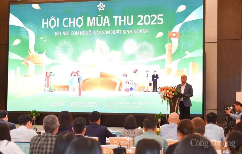 Ông Vũ Bá Phú trao đổi tại họp báo
