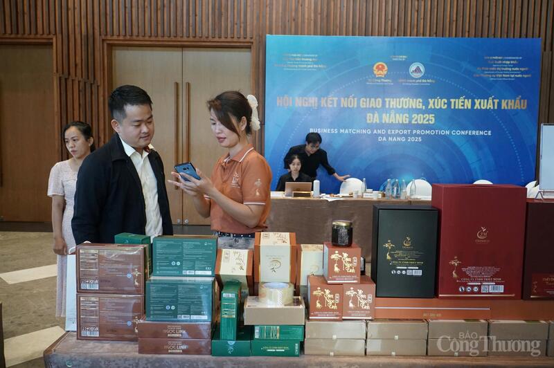 Các sản phẩm của công ty Triết Minh tại Hội nghị kết nối giao thương, xúc tiến xuất khẩu Đà Nẵng 2025 đều có nguyên liệu đầu vào là các dược liệu do đồng bào Xơ Đăng trồng