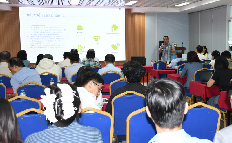 Chuyên gia chia sẻ kinh nghiệm, đề xuất và kiến nghị các giải pháp thúc đẩy hệ sinh thái đổi mới sáng tạo trong lĩnh vực thực phẩm tại phía Nam. Ảnh: Minh Khuê.