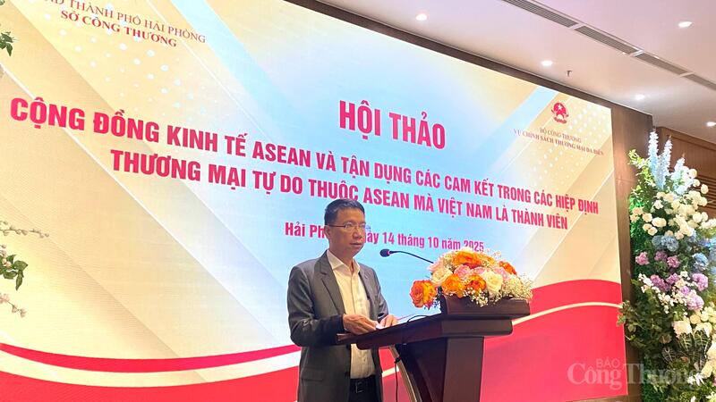 Ông Lê Triệu Dũng, Vụ trưởng Vụ Chính sách thương mại đa biên, Bộ Công Thương phát biểu tại hội thảo