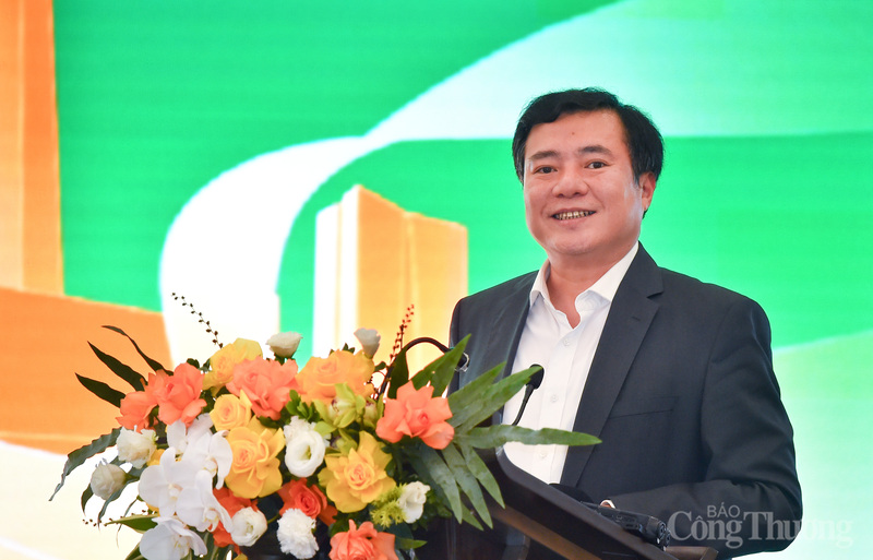 Thứ trưởng Nguyễn Sinh Nhật Tân khẳng định: "Hội chợ Mùa Thu 2025 được xem là sự kiện “hội tụ 6 cái nhất”: Quy mô lớn nhất; không gian hiện đại nhất; sản phẩm phong phú nhất; chất lượng cao nhất; hoạt động hấp dẫn nhất và ưu đãi tốt nhất.