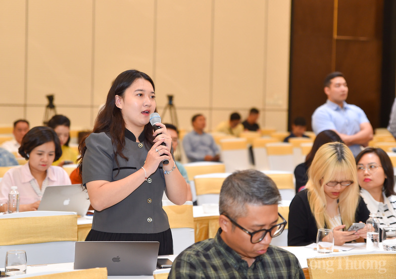 Phóng viên Báo Công Thương đặt câu hỏi tới Ban Chỉ đạo Hội chợ Mùa Thu 2025.