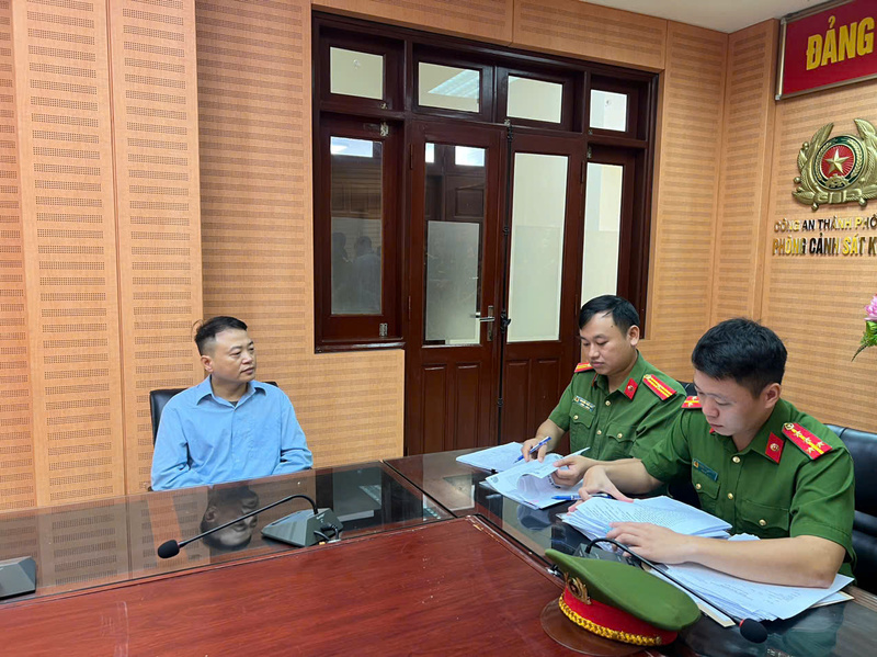 Cơ quan công an làm việc với đối tượng Nguyễn Hòa Bình. Ảnh: Công an TP. Hà Nội.