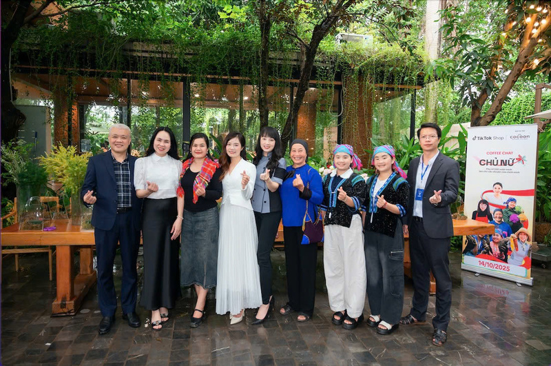 Các đại biểu, nhà bán hàng tham dự buổi gặp gỡ. Ảnh: Tiktok