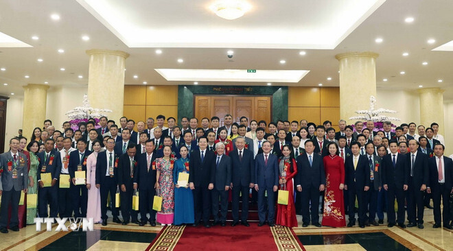 Tổng Bí thư Tô Lâm chụp ảnh lưu niệm cùng các đại biểu. Ảnh: TTXVN