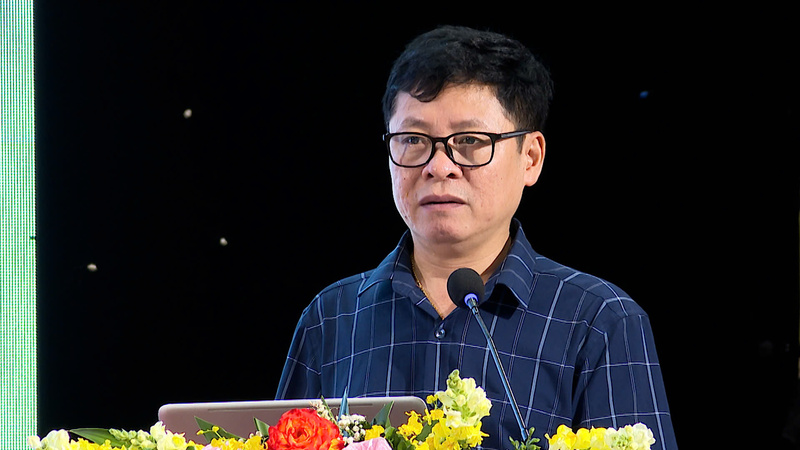 Đồng chí Đoàn Đức Hân - Phó trưởng Ban Quan hệ Lao động Tổng liên đoàn chia sẻ tại hội nghị tập huấn. Ảnh: Quốc Chuyển