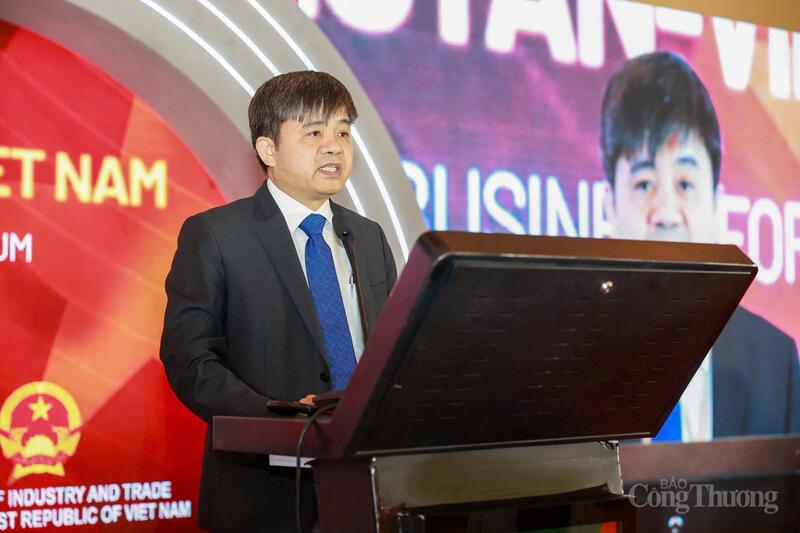 Đại diện các đơn vị chức năng trong Bộ Công Thương Việt Nam, Bộ Thương mại Pakistan cùng doanh nghiệp hai nước chia sẻ, đóng góp ý kiến tại Diễn đàn