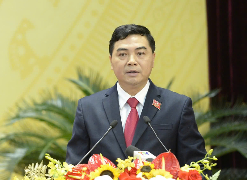 Ông Nguyễn Hoài Anh, Ủy viên dự khuyết Trung ương Đảng, Phó Bí thư Tỉnh ủy, Chủ tịch UBND tỉnh trình bày báo cáo kiểm điểm công tác lãnh đạo, chỉ đạo của Ban Chấp hành Đảng bộ tỉnh khóa XIX, nhiệm kỳ 2020 - 2025. Ảnh: Minh Hiếu