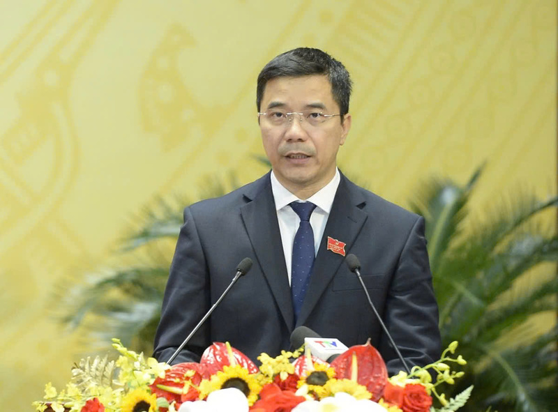 Ông Nguyễn Hồng Phong, Phó Bí thư Thường trực Tỉnh ủy Thanh Hóa trình bày tóm tắt Báo cáo chính trị của Ban Chấp hành Đảng bộ tỉnh khóa XIX trình Đại hội đại biểu Đảng bộ tỉnh lần thứ XX. Ảnh: Minh Hiếu