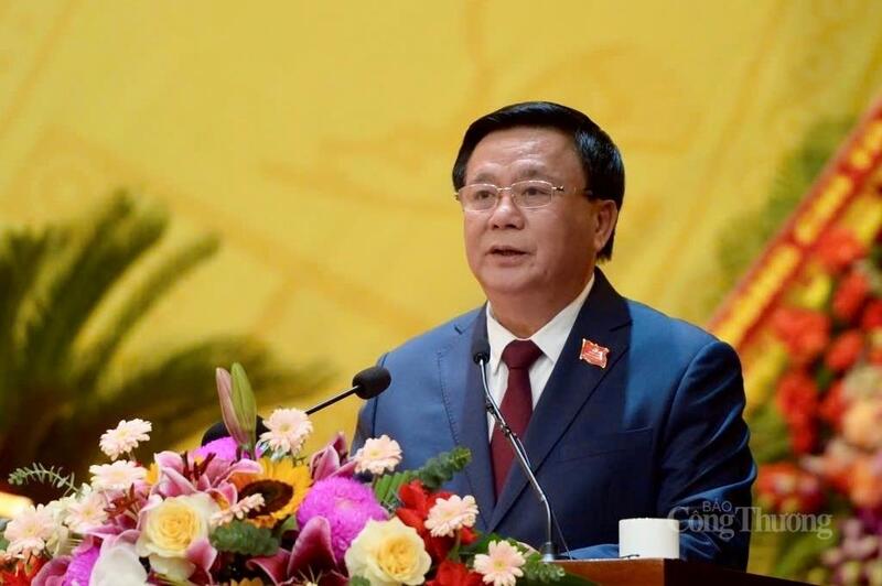Đồng chí Nguyễn Xuân Thắng - Ủy viên Bộ Chính trị, Giám đốc Học viện Chính trị quốc gia Hồ Chí Minh, Chủ tịch Hội đồng Lý luận Trung ương biểu dương những kết quả toàn diện mà tỉnh Điện Biên đạt được trong nhiệm kỳ qua.