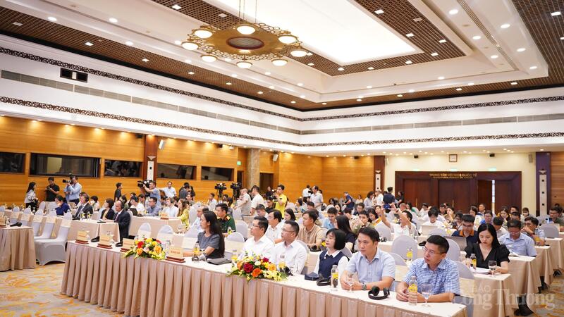 Các đại biểu tham gia buổi họp báo