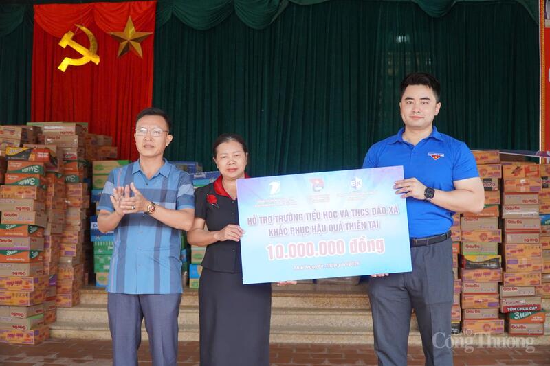Đoàn Thanh niên Bộ Công Thương phối hợp trao quà hỗ trợ đồng bào vùng lũ Thái Nguyên - 6