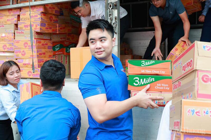 Đoàn Thanh niên Bộ Công Thương phối hợp trao quà hỗ trợ đồng bào vùng lũ Thái Nguyên - 2