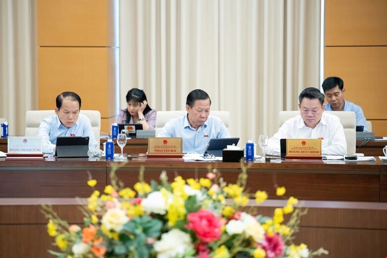 Uỷ ban Thường vụ Quốc hội cho ý kiến về dự án Luật Xây dựng (sửa đổi). Ảnh: VPQH