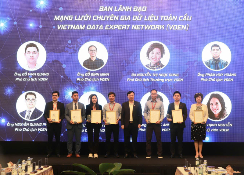 Ra mắt Ban lãnh đạo Mạng lưới chuyên gia Dữ liệu toàn cầu. Ảnh: Nguyễn Tuấn
