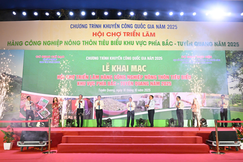 Hội chợ triển lãm hàng công nghiệp nông thôn tiêu biểu khu vực phía Bắc - Tuyên Quang năm 2025 được diễn ra từ ngày 16-22/10/2025 có quy mô trên 250 gian hàng. Ảnh: Cấn Dũng