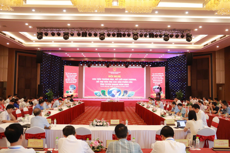 Hội nghị xúc tiến thương mại, kết nối giao thương, hỗ trợ tiêu thụ các sản phẩm của tỉnh Tuyên Quang năm 2025. Ảnh: Thanh Tuấn