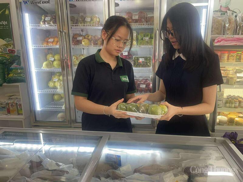Dù giá cao hơn nhưng khách hàng sẵn sàng chi tiền mua sản phẩm hữu cơ trồng theo tiêu chuẩn an toàn.