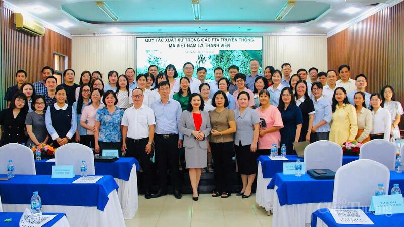 Đại diện các Sở Công Thương, đại diện Cục Xuất nhập khẩu tham gia hội nghị