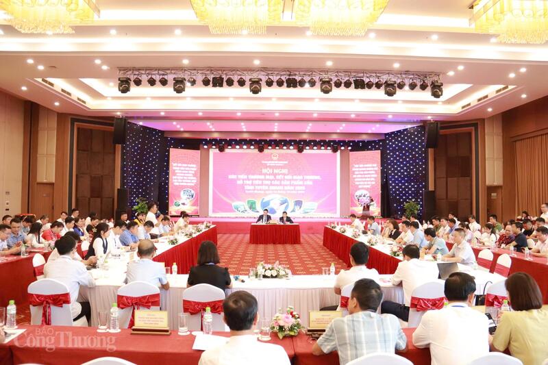 Hội nghị xúc tiến thương mại, kết nối giao thương, hỗ trợ tiêu thụ sản phẩm hàng hóa của tỉnh Tuyên Quang năm 2025. Ảnh: Thanh Tuấn